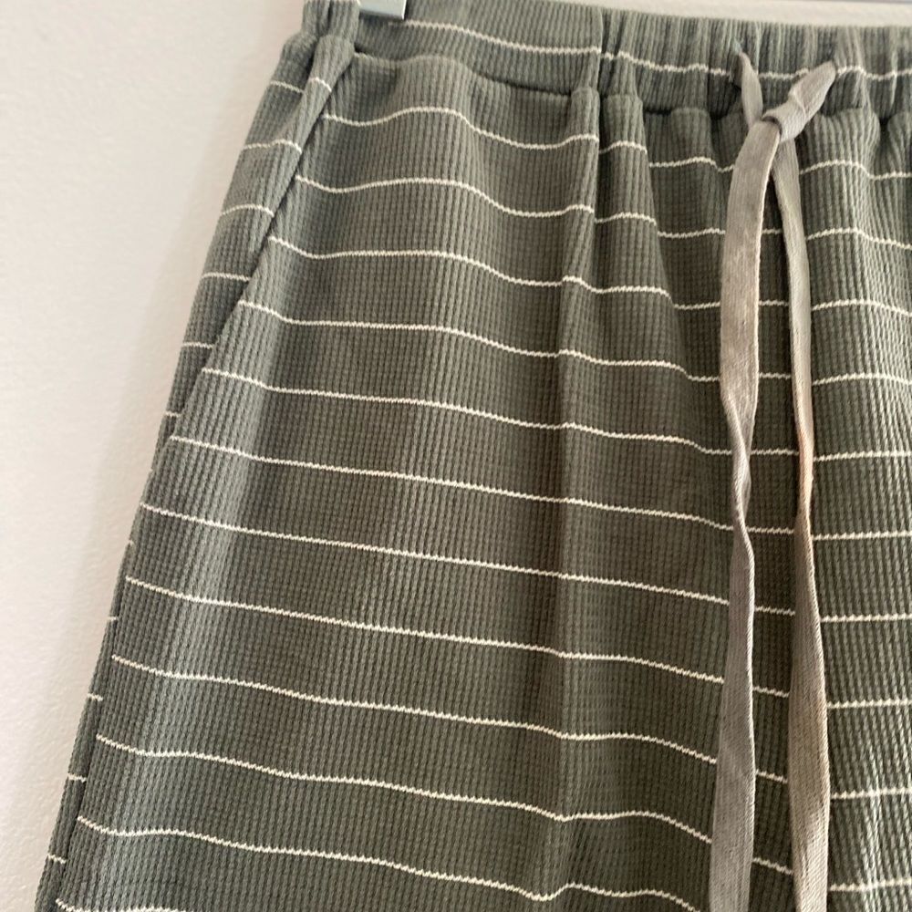 Doe & Rae Striped Drawstring Shorts with Pockets Size S Green - Picture 5 of 6